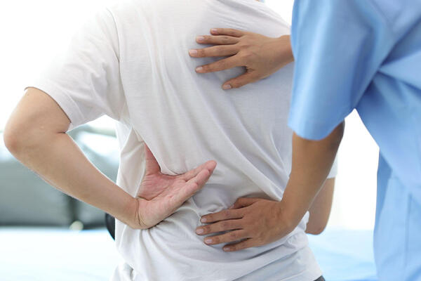 痛みがなくても反り腰を整形外科で治療できる?