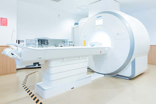 MRI（磁気共鳴画像）検査 MRI装置の写真